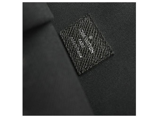 Louis Vuitton Dimitri Messenger Taiga Leather Small Nero - vista 4