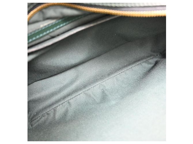 Louis Vuitton Reporter Taiga Leather PM Verde - vista 3