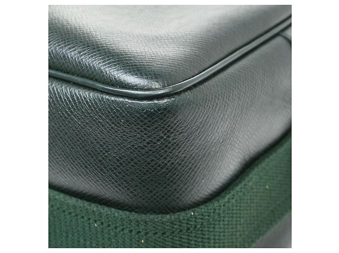 Louis Vuitton Reporter Taiga Leather PM Verde - vista 6