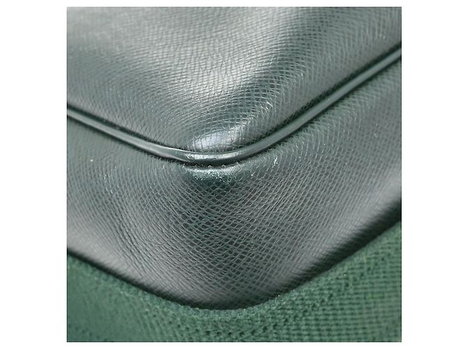 Louis Vuitton Reporter Taiga Leather PM Verde - vista 7