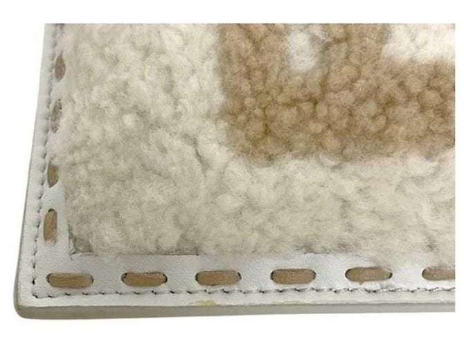 Pochette per telefono Fendi in pelle e pelliccia beige bianco - vista 8