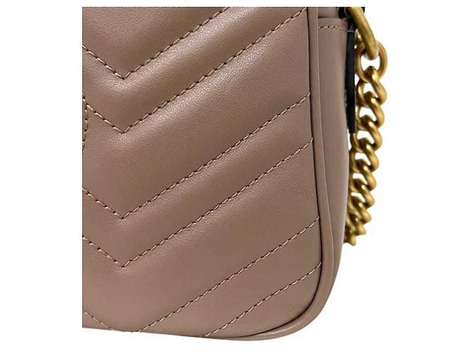 Borsa a tracolla con catena in pelle beige Gucci GG Marmont - vista 9