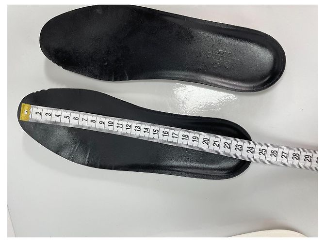 Hermès Sneakers in pelle nera con dettaglio H bianco Nero - vista 11
