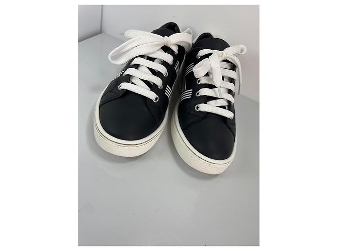 Hermès Sneakers in pelle nera con dettaglio H bianco Nero - vista 3