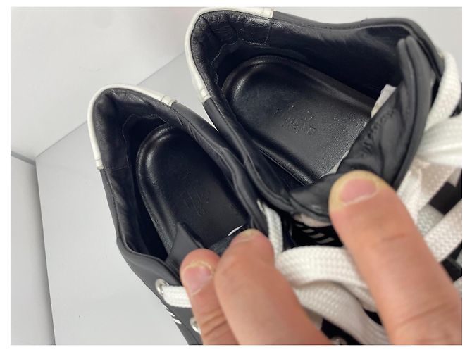 Hermès Sneakers in pelle nera con dettaglio H bianco Nero - vista 4