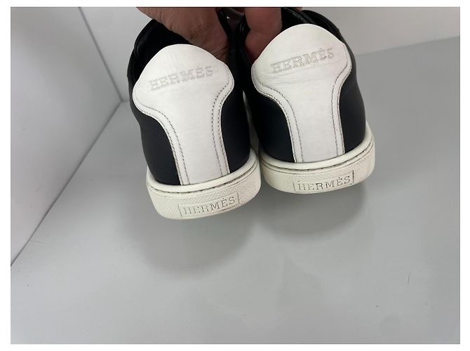 Hermès Sneakers in pelle nera con dettaglio H bianco Nero - vista 5
