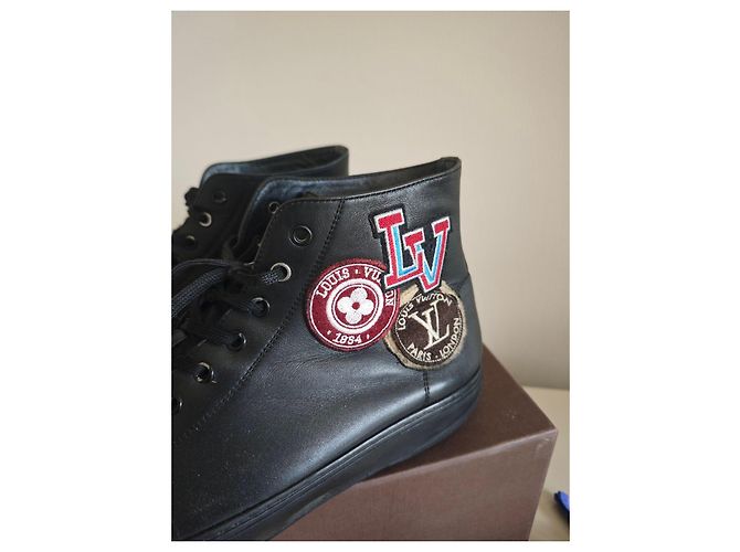 Louis Vuitton Sneakers Alte in Pelle Nera con Patch Nero - vista 2