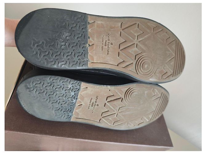 Louis Vuitton Sneakers Alte in Pelle Nera con Patch Nero - vista 8