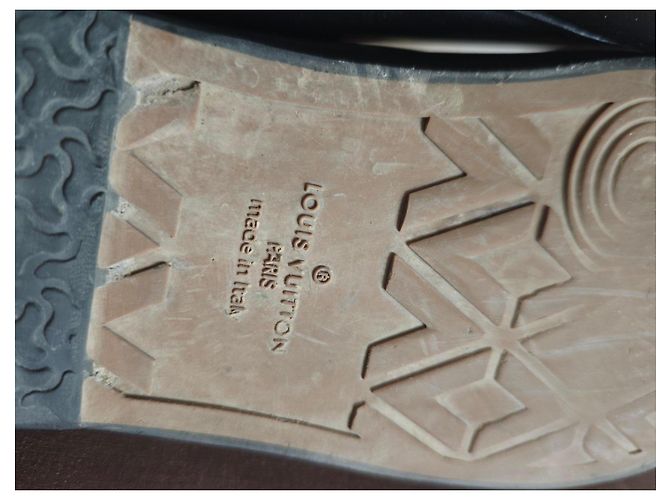 Louis Vuitton Sneakers Alte in Pelle Nera con Patch Nero - vista 9