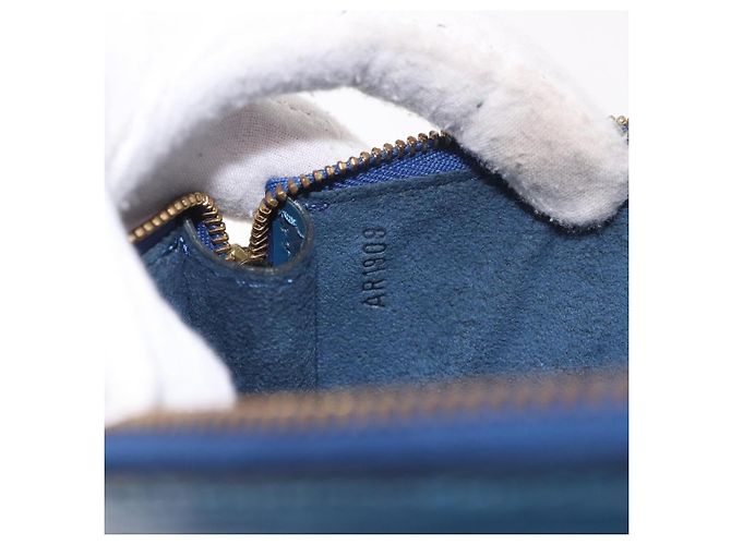 LOUIS VUITTON Epi Pochette Accessoires Pochette Blu M52985 LV Auth 187669 - vista 12