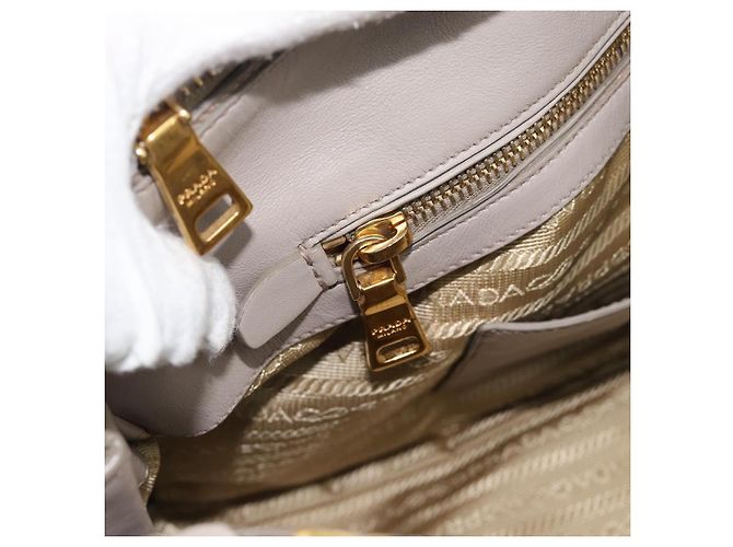 PRADA Galleria Handtasche aus Leder 2way Grau Gold Auth 186121V - Ansicht 25