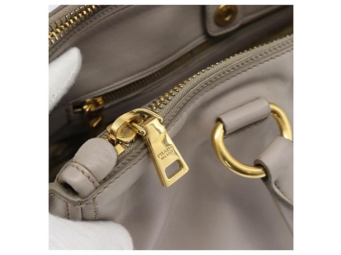 PRADA Galleria Handtasche aus Leder 2way Grau Gold Auth 186121V - Ansicht 27