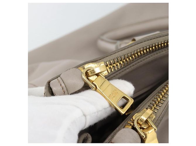 PRADA Galleria Handtasche aus Leder 2way Grau Gold Auth 186121V - Ansicht 29