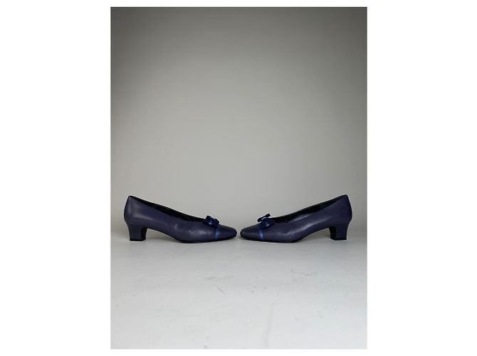 Chloé Décolleté Vintage Chloe in pelle con fiocco Viola scuro Blu navy EU36.5 - vista 6