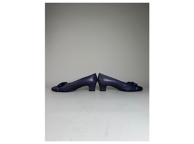 Chloé Décolleté Vintage Chloe in pelle con fiocco Viola scuro Blu navy EU36.5 - vista 7