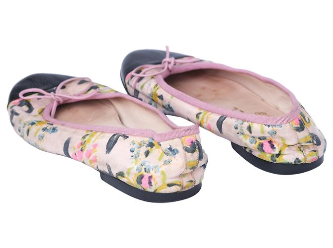 Ballerine Chanel con punta bicolore in tela multicolore e pelle verniciata - vista 3