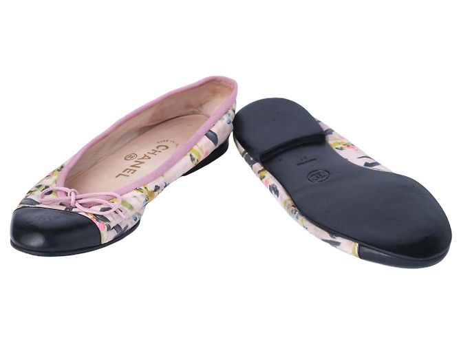 Ballerine Chanel con punta bicolore in tela multicolore e pelle verniciata - vista 7