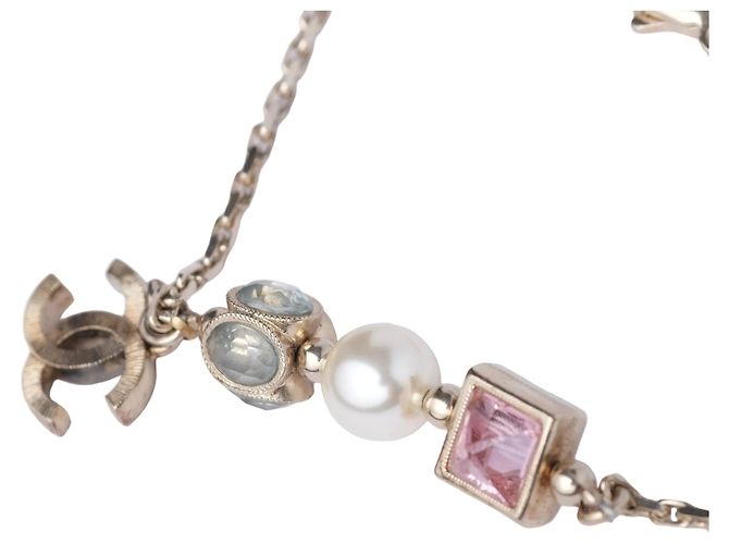 Timeless Chanel Perlenarmband in Mehrfarben mit CC-Logo-Anhänger - Ansicht 4