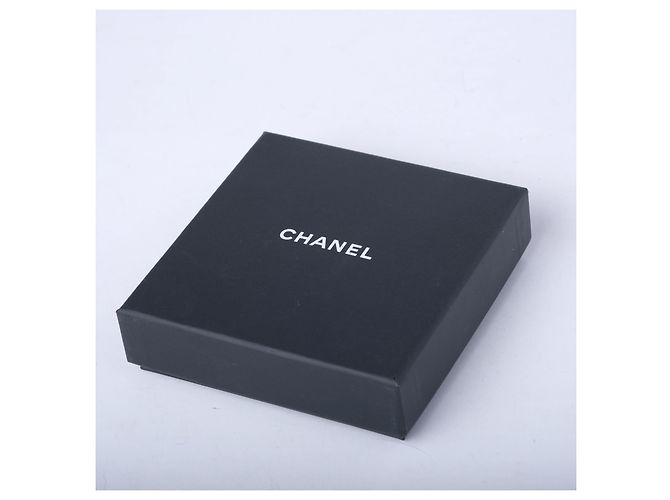 Timeless Chanel Perlenarmband in Mehrfarben mit CC-Logo-Anhänger - Ansicht 7