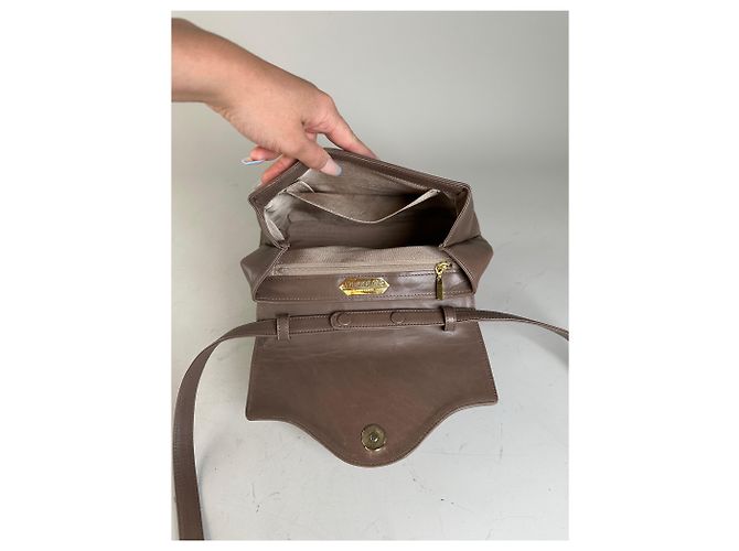 Vintage Givenchy strukturierte Lederhandtasche Braun Goldverschluss - Ansicht 4