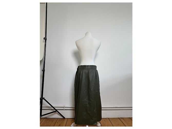 Gonna in pelle vintage Dior verde oliva - vista 3