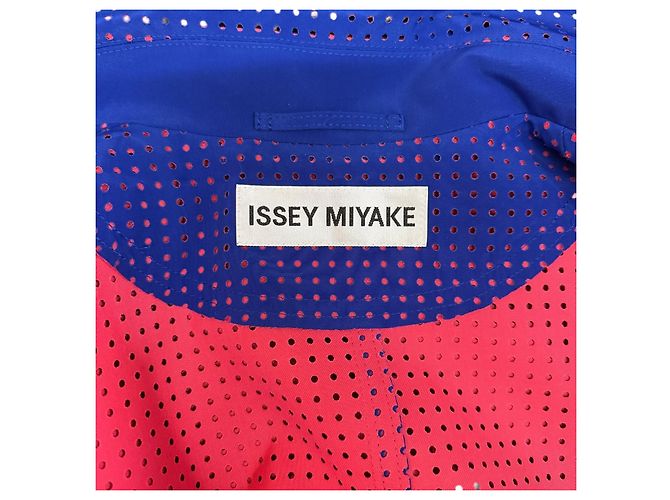 Issey Miyake Gabardina con corte láser Roja Azul - vista 11