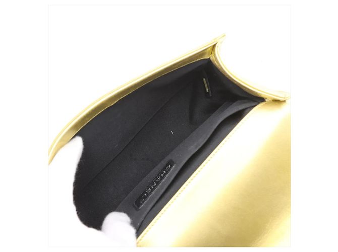 Chanel Boy Flap in pelle vernice Old medium (25) D'oro - vista 7