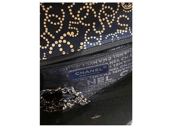 Borsa Chanel Classic Flap blu navy in tessuto Bianco - vista 3