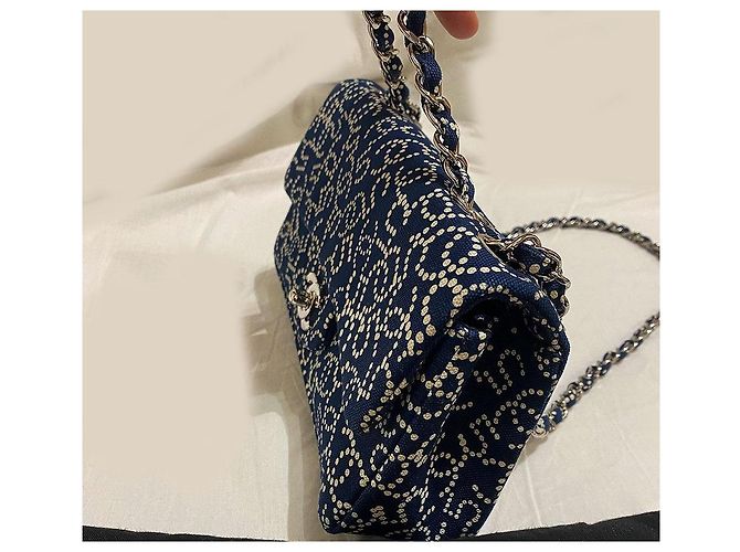 Borsa Chanel Classic Flap blu navy in tessuto Bianco - vista 5