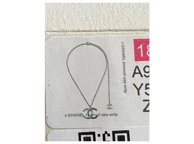 Collar Chanel CC con doble colgante dorado y verde Verde oliva Gold hardware - vista 16