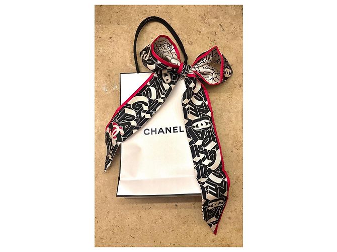 Chanel Slim Bandeau Foulard Monogramma Nero e Bianco Rosa - vista 11