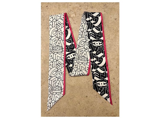 Chanel Slim Bandeau Foulard Monogramma Nero e Bianco Rosa - vista 2