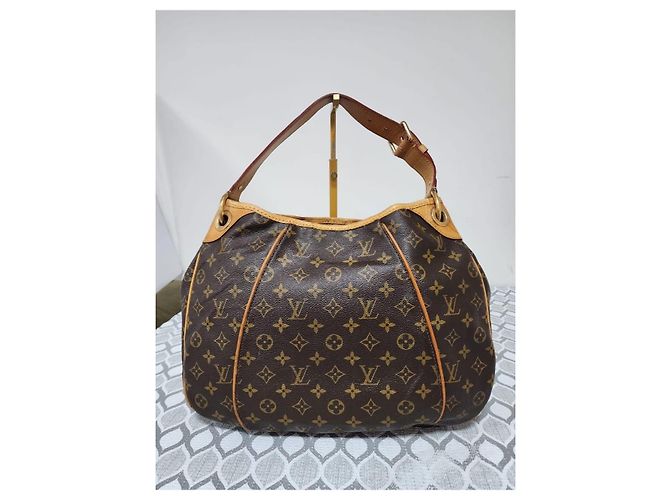 Louis Vuitton Galliera PM Monogram Canvas Marrone Beige - vista 3