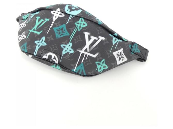 Borsa a tracolla Louis Vuitton Discovery Bumbag Monogram Eclipse Nero - vista 3
