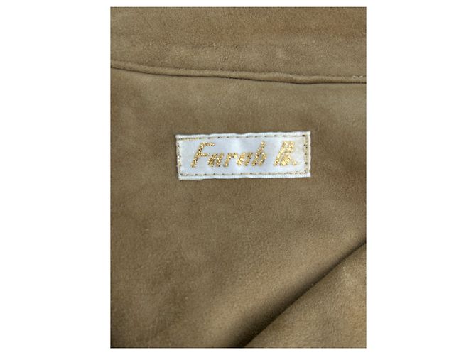 Autre Marque Beigefarbene Wildlederjacke mit Gürtel - Ansicht 5