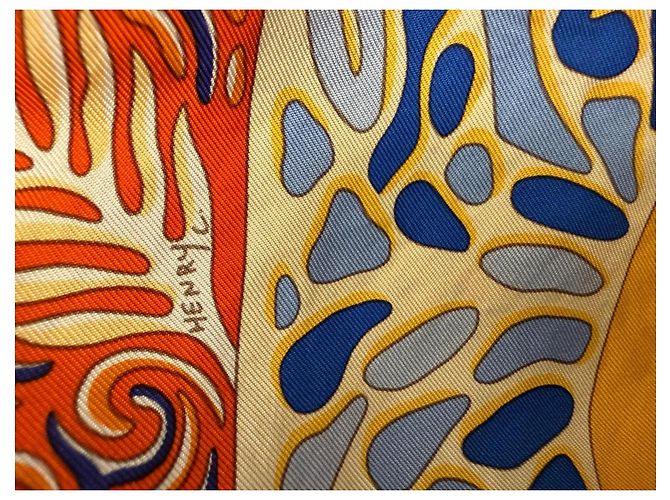 Hermès Sciarpa di seta "La Légende du Poisson Corail" Bianco Blu Arancione Grigio Giallo - vista 10