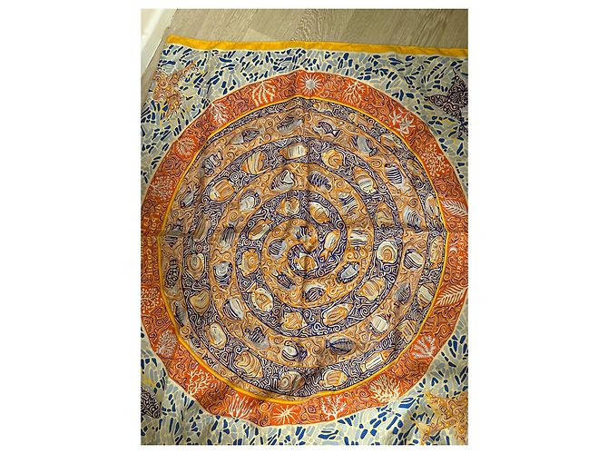 Hermès Sciarpa di seta "La Légende du Poisson Corail" Bianco Blu Arancione Grigio Giallo - vista 2