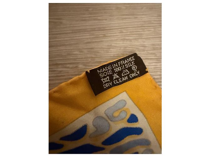 Hermès Sciarpa di seta "La Légende du Poisson Corail" Bianco Blu Arancione Grigio Giallo - vista 5