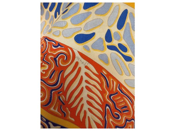 Hermès Sciarpa di seta "La Légende du Poisson Corail" Bianco Blu Arancione Grigio Giallo - vista 7