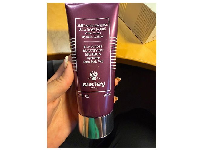 Autre Marque Sisley Black Rose Beautifying Emulsion - Hydrating Satin Body Veil 200ml - view 6