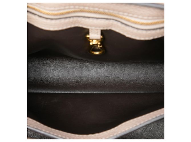 Louis Vuitton Marrón Taurillon Capucines MM Castaño Carne - vista 4