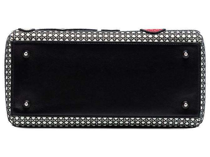 Lady Dior aus schwarzem Kalbsleder mit Microcannage-Mesh-Patches, Größe Medium - Ansicht 3