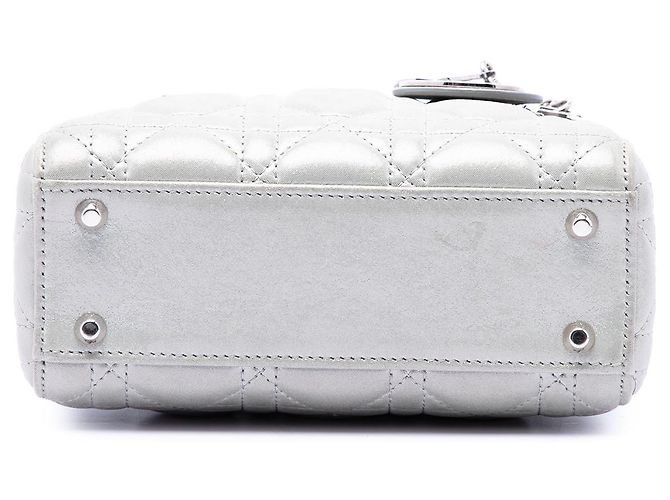 Lady Dior Cannage en piel de cordero iridiscente plateado mini Dior Plata - vista 3