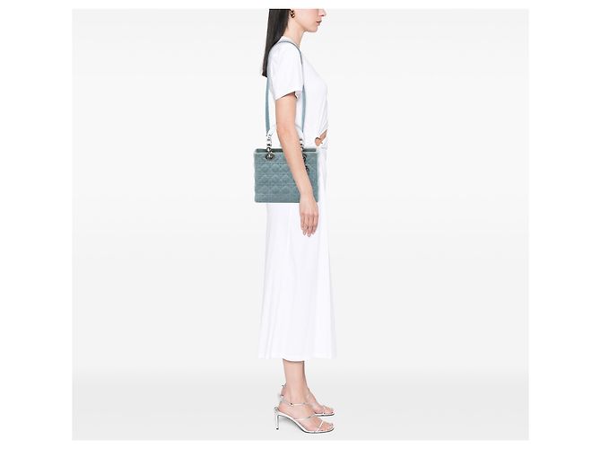 Lady Dior in Blue Denim, Größe Medium, mit Cannage Acrylgriffen Blau - Ansicht 6