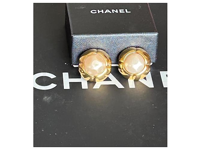 Orecchini Chanel Vintage CC Logo e Perle Bianco D'oro - vista 3