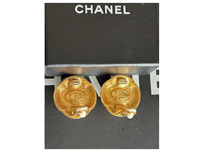 Orecchini Chanel Vintage CC Logo e Perle Bianco D'oro - vista 4