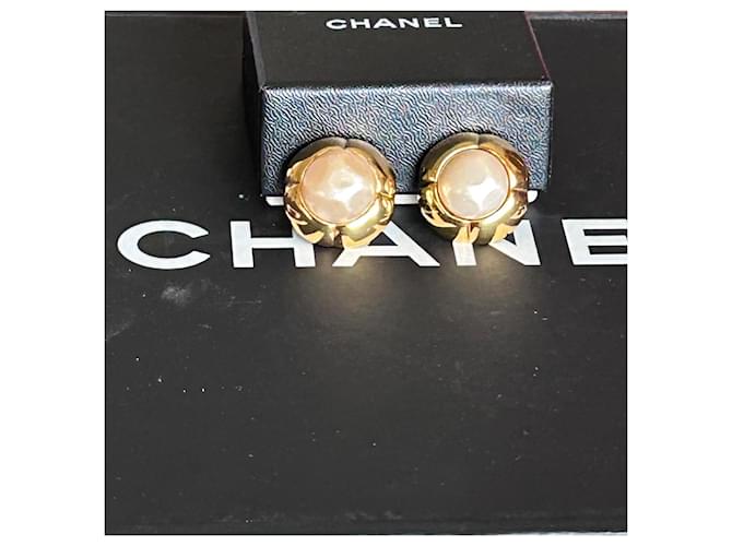 Orecchini Chanel Vintage CC Logo e Perle Bianco D'oro - vista 5