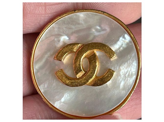 Chanel CC Perlmutt-Ohrringe Weiß Golden - Ansicht 4