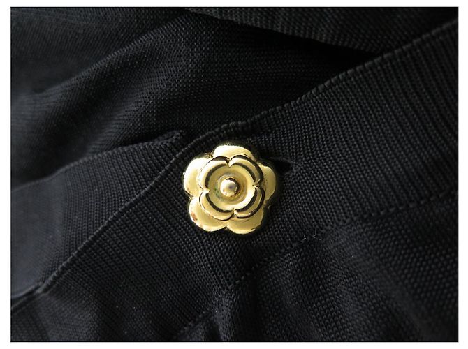 CHANEL SCHWARZE HIGH TOP 40 MIT BINDESCHNÜRSEN GOLDTONE METALL-KAMELIENKNÖPFE - Ansicht 3