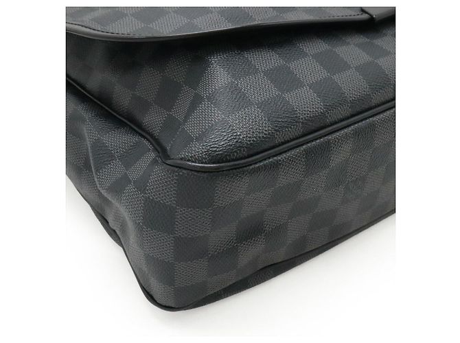 Borsa Messenger Louis Vuitton Damier Graphite Daniel GM Nero - vista 3
